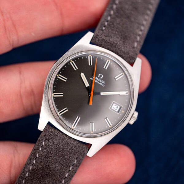 Omega Geneve 166.041 dial macro with T SWISS MADE T printing and bright orange central seconds hand