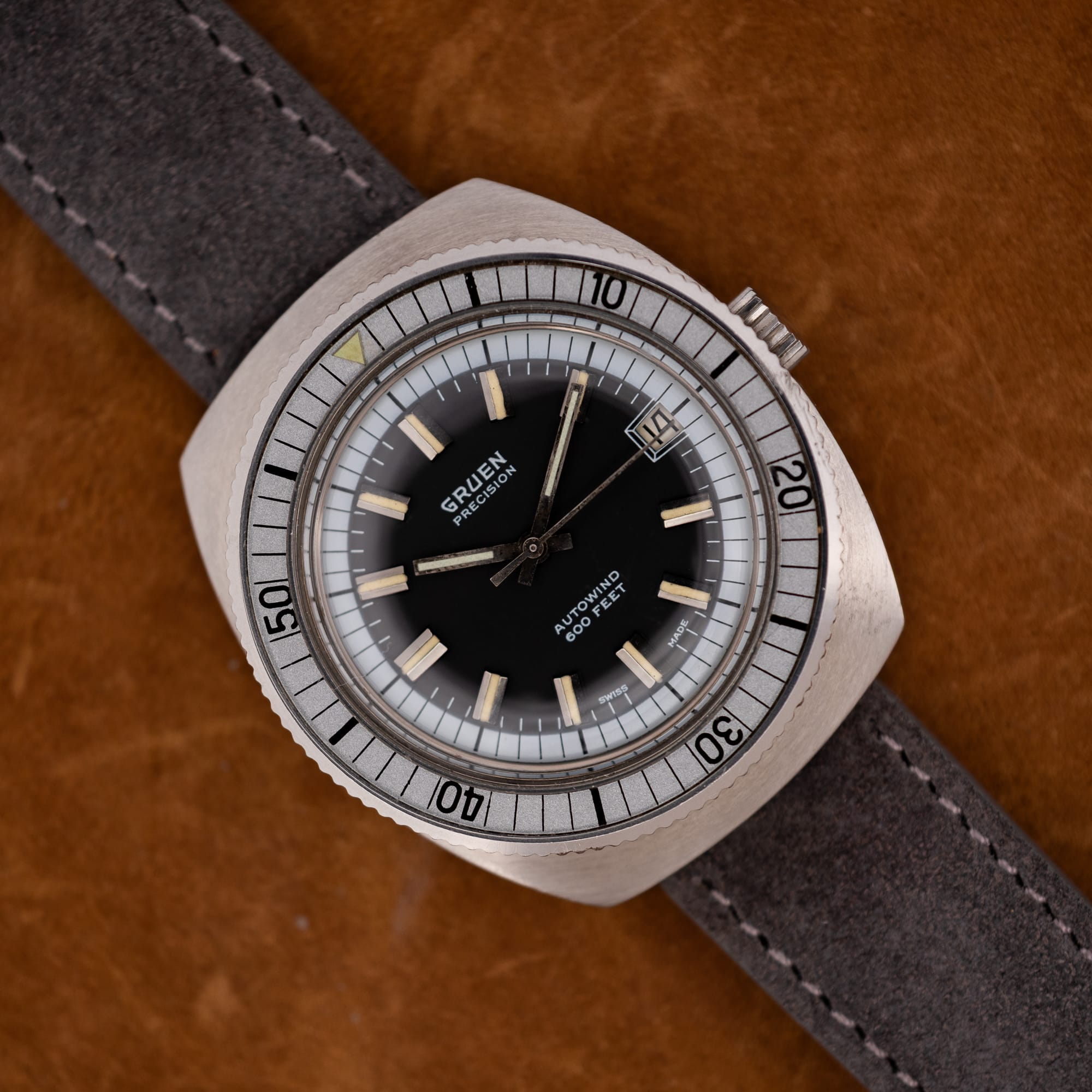 DSCF6758 Gruen Precision Autowind 600 Feet black dial with silver bezel and date, on anthracite suede strap