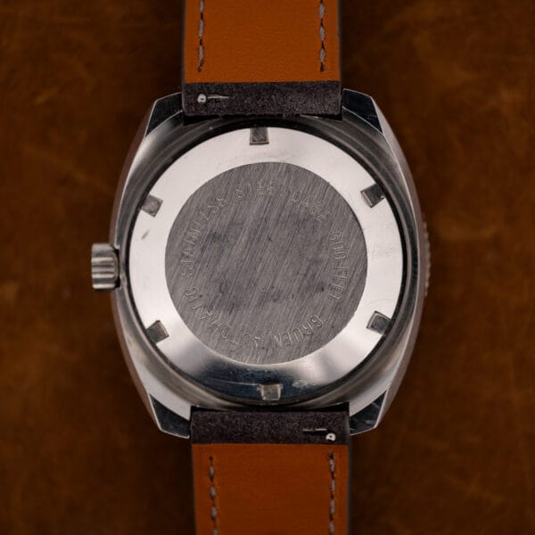 Gruen Autowind caseback engraved GRUEN AUTOMATIC 600-FEET STAINLESS STEEL CASE with notched caseback edge