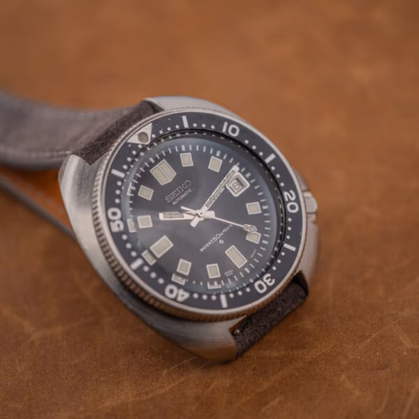 Seiko 6105-8119 dial at an angle, date wheel showing nine, cream lume plots and worn bezel numerals