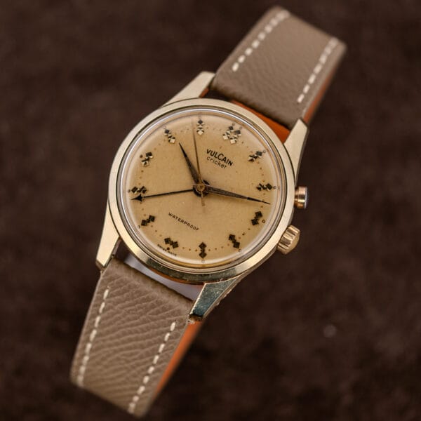 Vulcain Cricket 307004 front view, warm aged dial with darkened applied markers and legible dial printing
