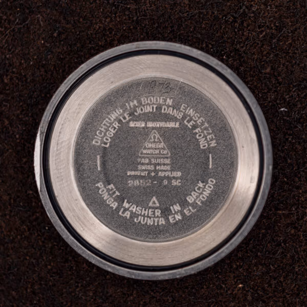 Interior caseback of Omega Constellation stamped 2852 - 9 SC, ACIER INOXYDABLE and FAB. SUISSE