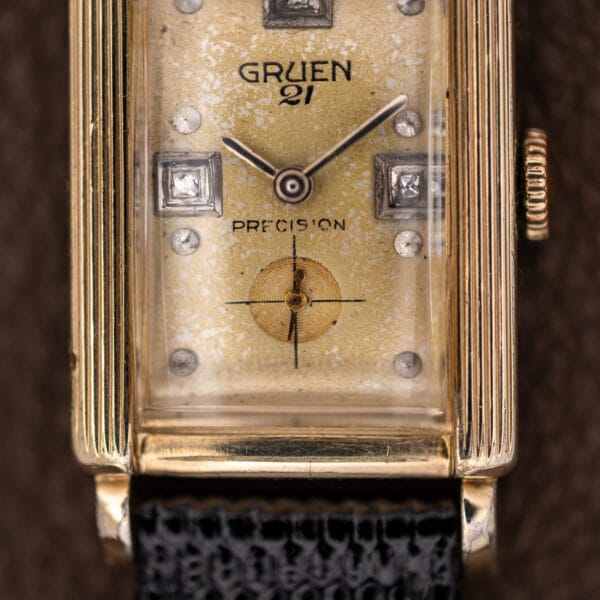 Lower dial of Gruen Precision 335/756 showing crosshair small seconds, square settings and fluted case sides