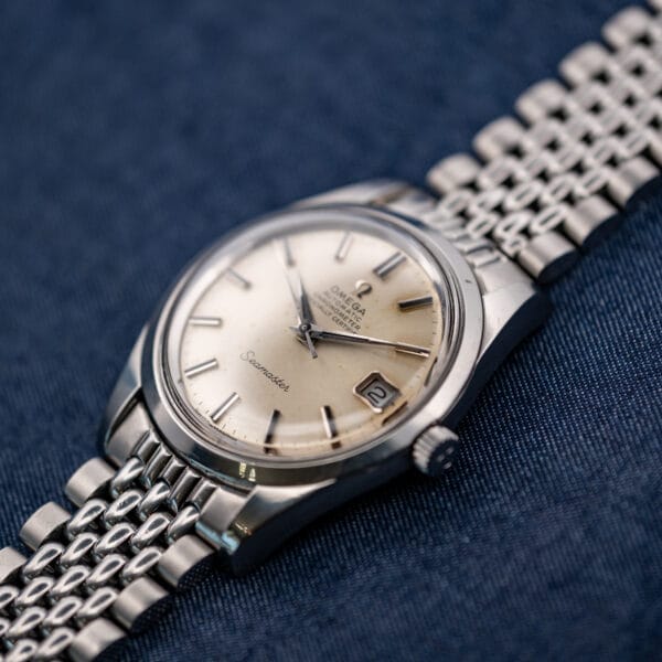 Close angled view of Omega Seamaster 168.024 showing the date aperture, smooth bezel and bracelet end link