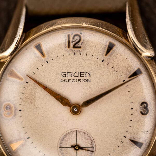 Gruen Precision 415/932 dial close-up showing the signature, pointed hands, Arabic numerals and triangular hour markers