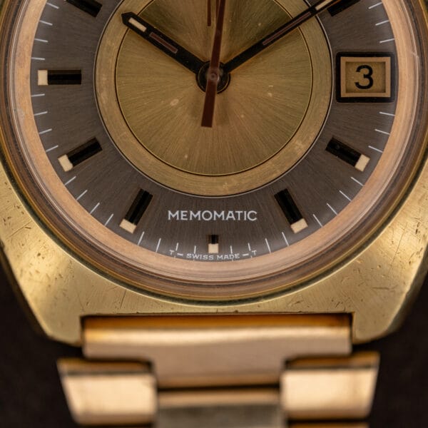 Omega Memomatic 166.072 lower dial close-up with MEMOMATIC lettering, baton markers and date window at three