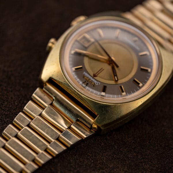 Omega Memomatic 166.072 viewed from the twelve o'clock end, highlighting the bracelet junction and raised crystal