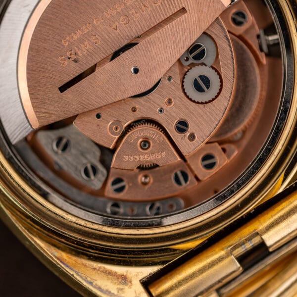 Omega Memomatic 166.072 movement close-up showing the rotor edge, exposed gearing and engraved bridge