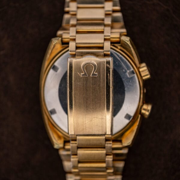 Exterior clasp of Omega Memomatic 166.072 bracelet with engraved Omega emblem above the circular caseback