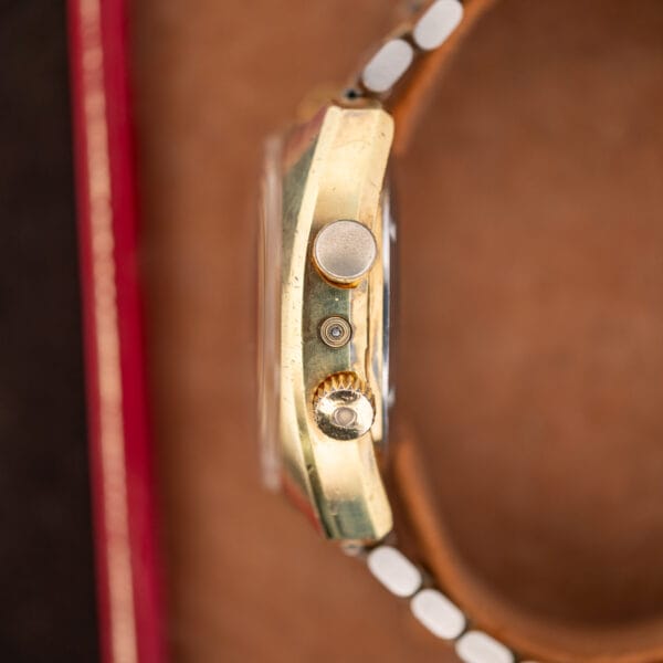 Omega Memomatic 166.072 right-side profile with upper alarm control, recessed date corrector and lower winding crown