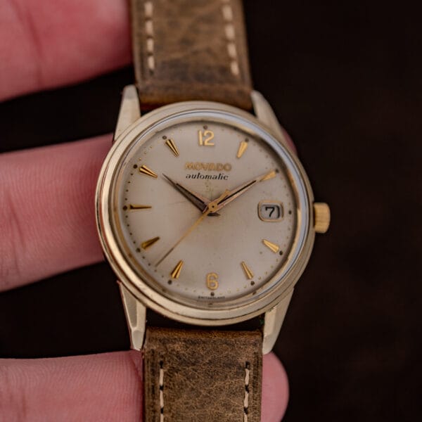 Alternate hand-held Movado Automatic view highlighting dauphine hands and dotted minute track