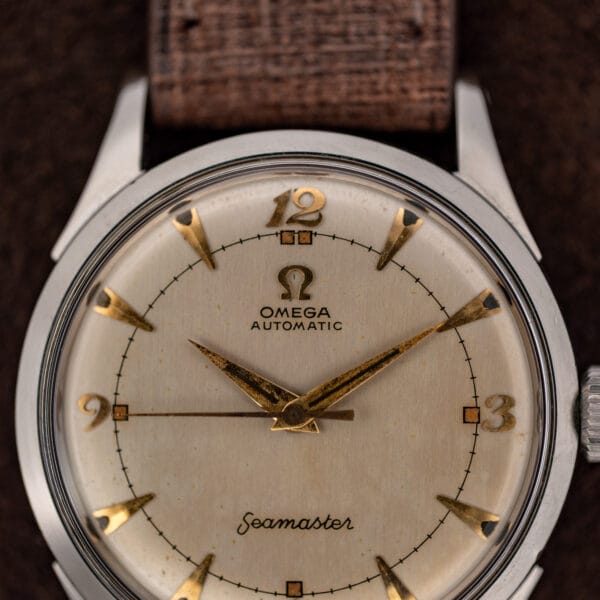 Upper dial closeup of Omega Seamaster 2635-9 SC showing applied numerals, Omega signature, and minute track
