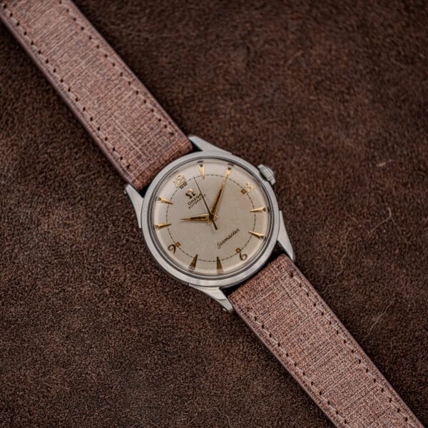 Omega Seamaster 2635-9 SC arranged diagonally with stainless steel case and eggshell no date dial