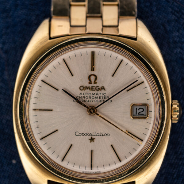Omega Constellation 168.017 front view highlighting radial dial texture, narrow hands and rounded case shoulders