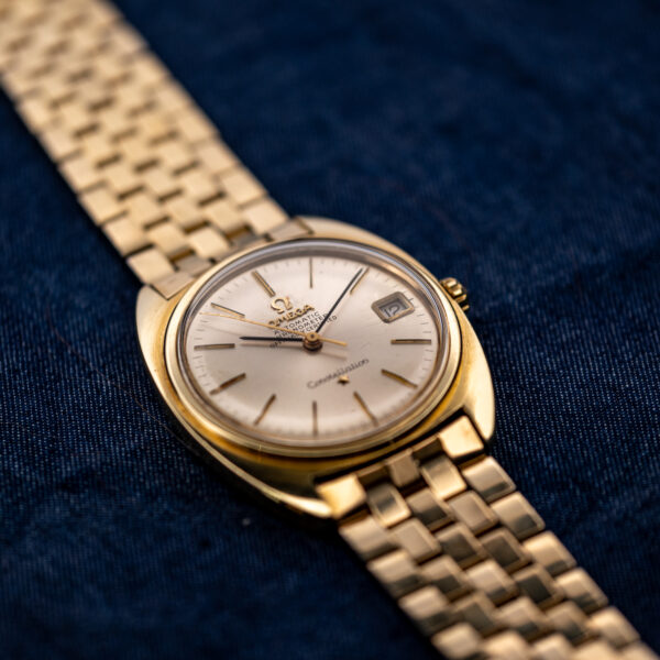 Omega Constellation 168.017 angled dial view with brushed case shoulders and rectangular bracelet links