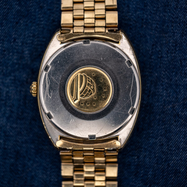 Omega Constellation 168.017 caseback displaying observatory medallion, eight stars and surrounding opening notches