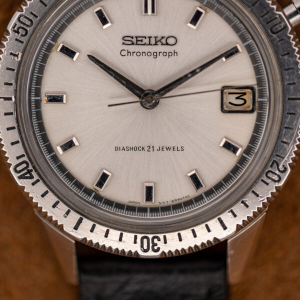 Lower dial of the Seiko 5717-8990 with the DIASHOCK 21 JEWELS inscription, JAPAN mark and 5717-8990T AD dial code