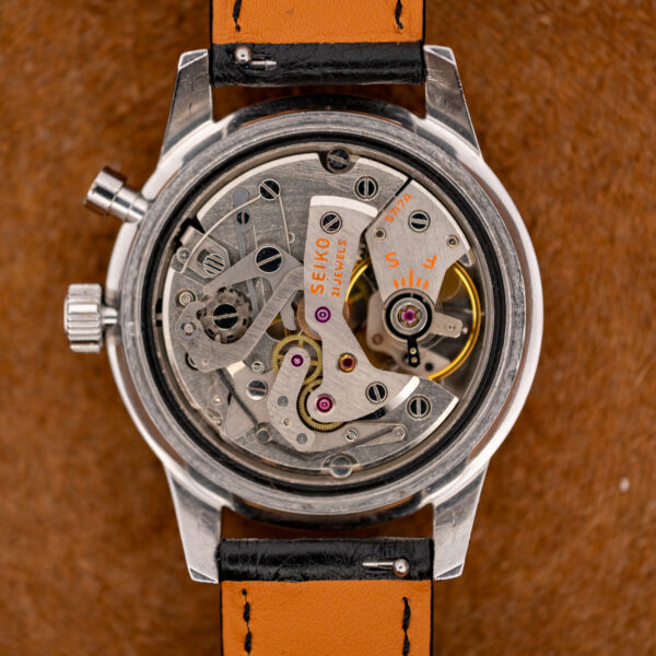 Open Seiko case revealing the hand-wound chronograph movement signed SEIKO, 21 JEWELS and 5717A