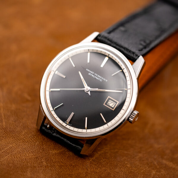 Girard Perregaux Gyromatic angled view with contrasting minute ring, framed date and extended black strap