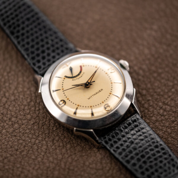 Wittnauer 2092 oblique front view highlighting applied numerals, dotted minute track and broad steel bezel