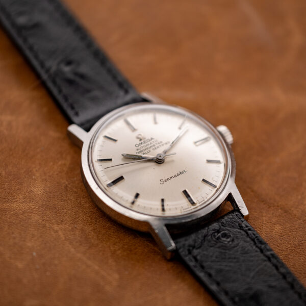 Low oblique view of the Omega 167.070 dial finish with black-centered applied markers