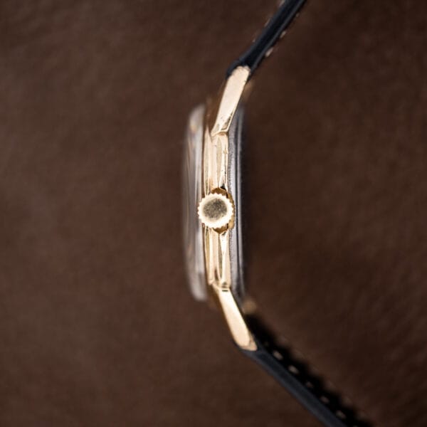 Girard Perregaux Sea Hawk B-1801 crown-side profile showing ridged crown, raised crystal and tapered lugs