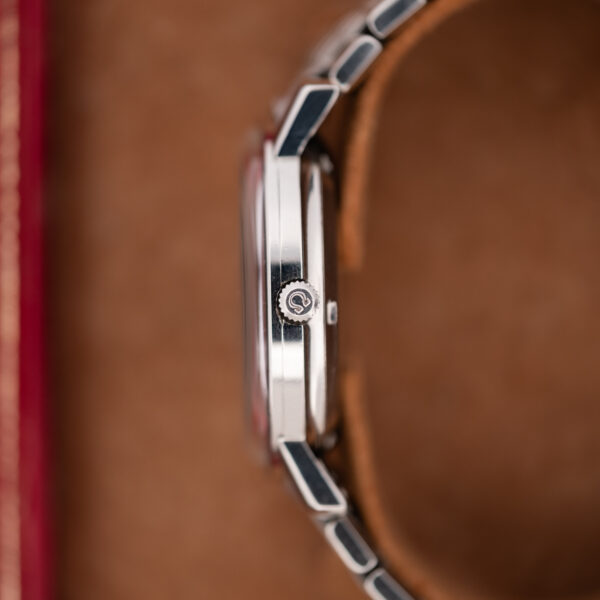 Omega Constellation 168.010 crown-side profile with Omega emblem, raised crystal and bracelet around display support