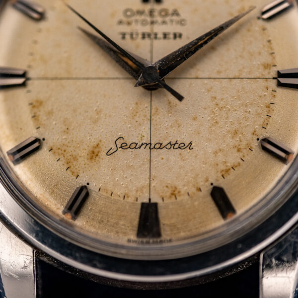 Lower dial of the Omega 2846-15 SC with Seamaster script, crosshair lines, faceted markers and Swiss Made text