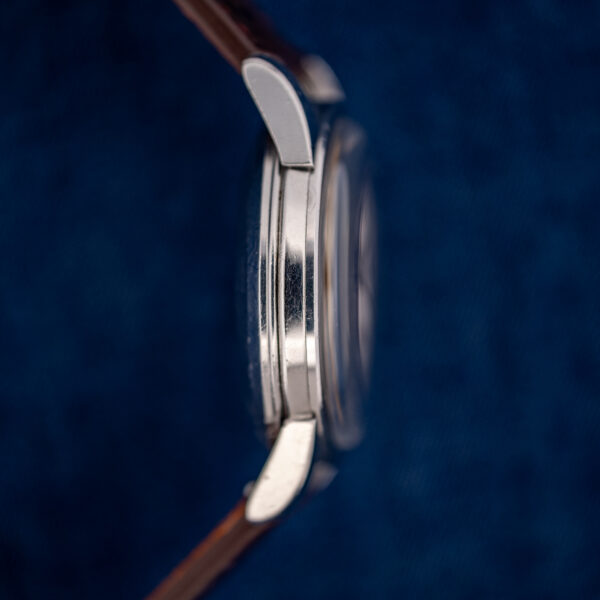 Opposite case profile of the Omega Seamaster 2846-15 SC showing the domed crystal and curved lugs