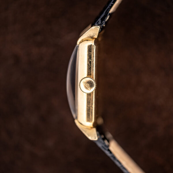 Crown-side profile of the Wittnauer Revue with its emblem-marked crown, curved crystal and shaped lug ends