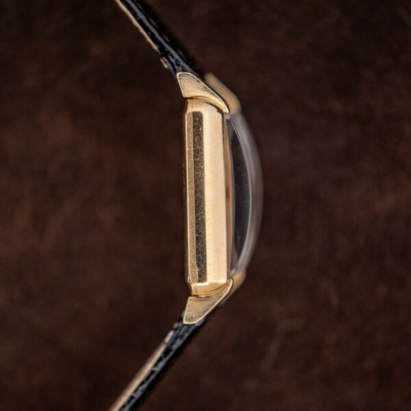 Side profile of the Wittnauer Revue showing the bowed rectangular case, shaped lugs and curved crystal