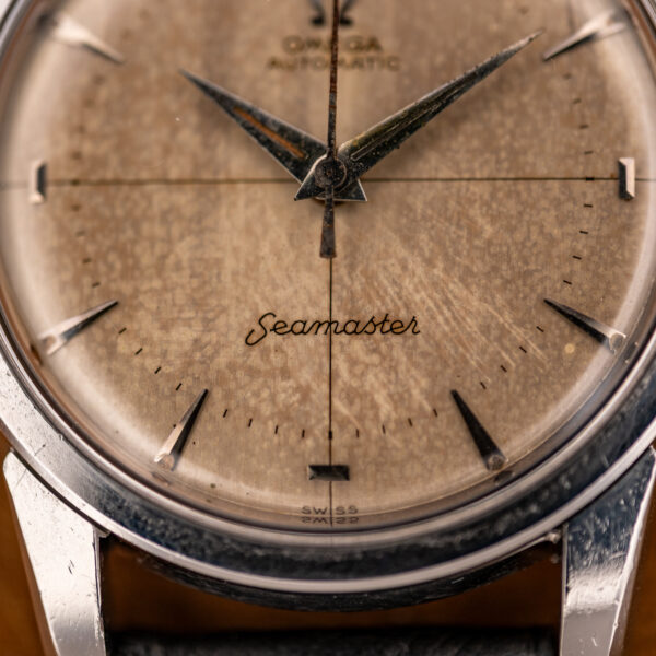 Lower dial of the Omega 2846-1 SC with Seamaster script, crosshair lines and Swiss signature at six