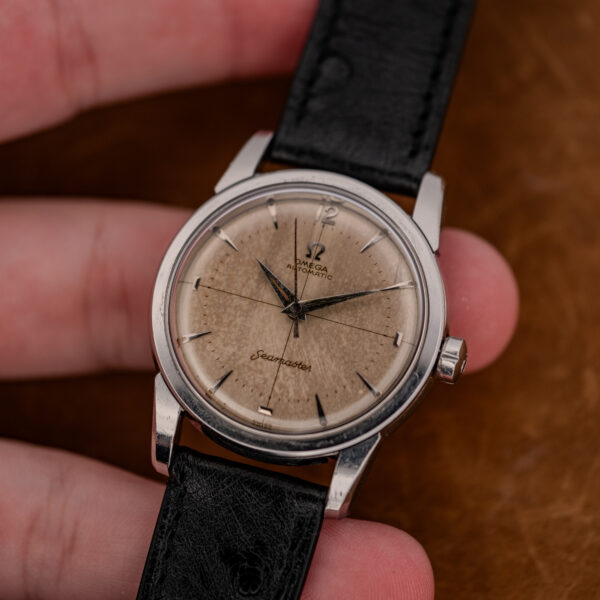 Hand-held Omega Seamaster 2846-1 SC with mottled crosshair dial and applied Arabic twelve