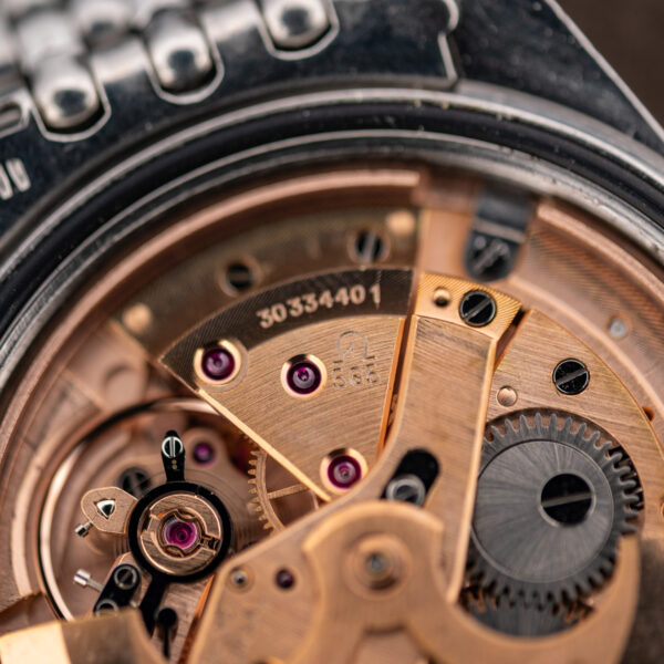 Movement detail of the Omega 166.067 showing serial 30334401 and the caliber 565 engraving