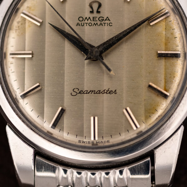 Lower ribbon dial close-up with Seamaster script, alternating vertical bands and SWISS MADE lettering