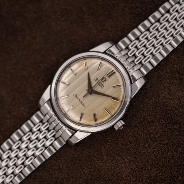Diagonal front view of the Omega Seamaster ribbon dial and rounded beads-of-rice bracelet links