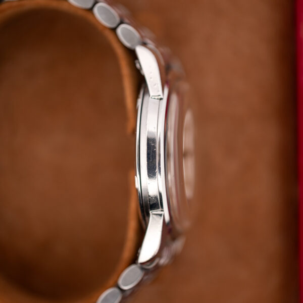 Crown-side profile of the Omega Seamaster 165.009 case with Omega-signed crown and bracelet