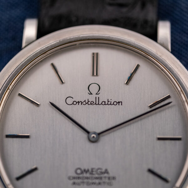 Upper dial of the Omega Constellation 157.0001 close up, Constellation script, Omega symbol and doubled twelve marker