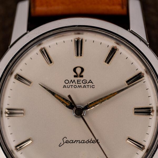 Upper dial of the 1961 Omega Seamaster with applied Omega symbol, Automatic lettering and pointed hands