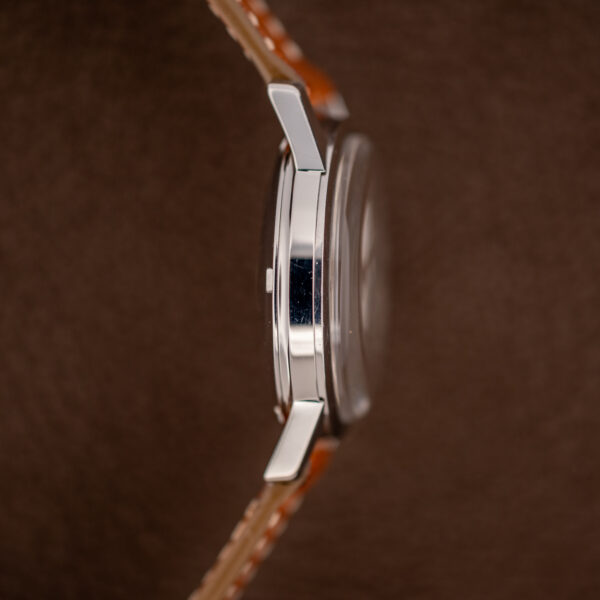 Opposite profile of the Omega Seamaster 14704 case showing the domed crystal and angled lugs