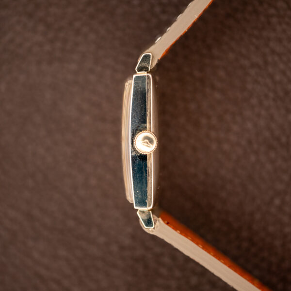 Crown-side profile of the Longines 1137-370, showing the ridged crown, rectangular case and raised crystal
